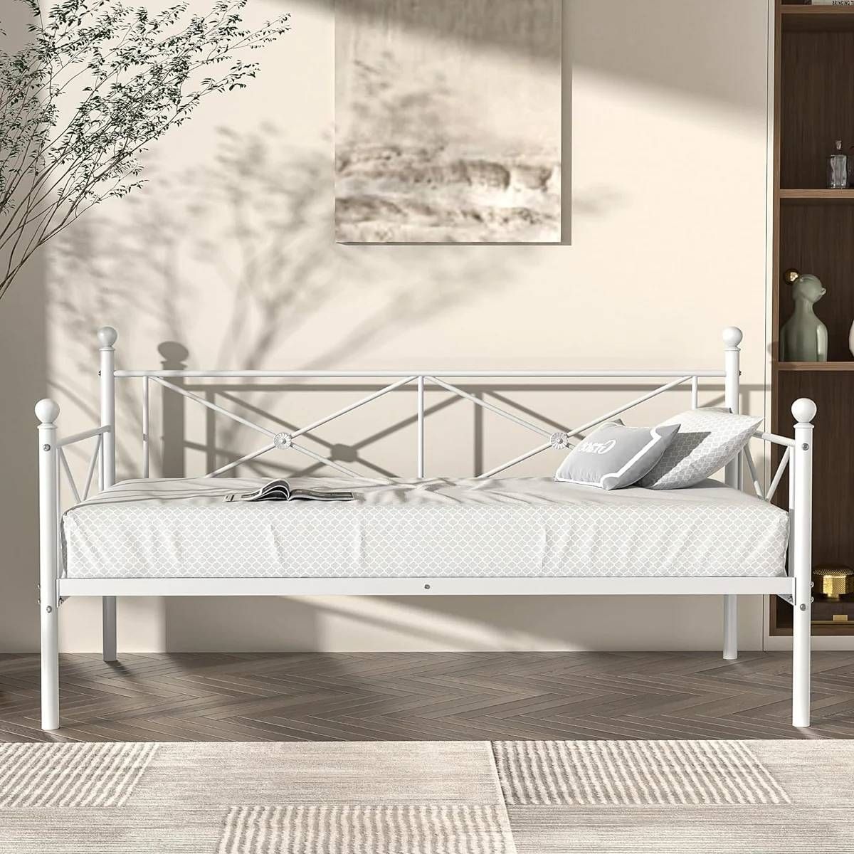 Twin size Heavy Duty Metal Daybed Frame in Classic White Finish